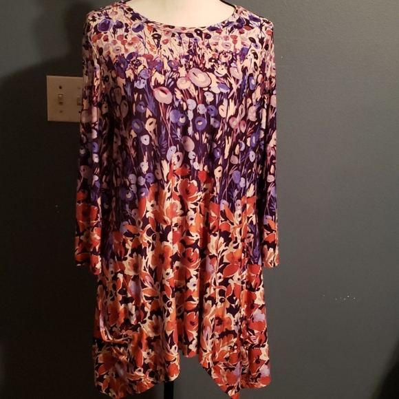 LOGO BY LORI GOLDSTEIN TUNIC TOP